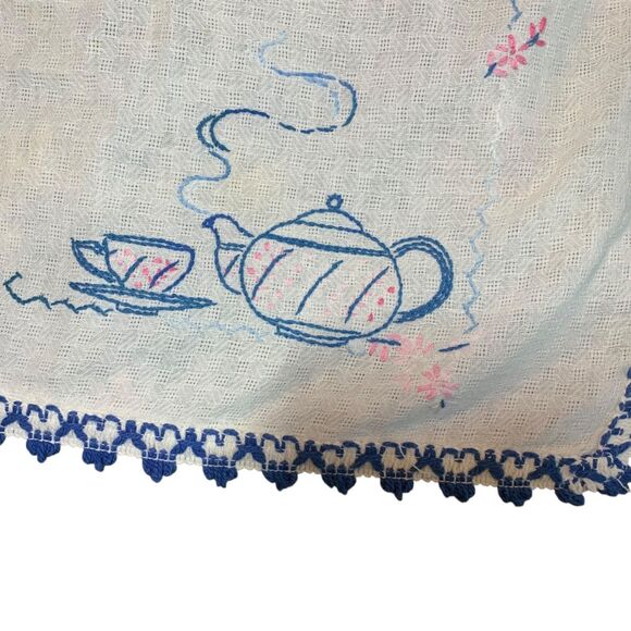 Vintage Linen Tea Towel Embroidered Tea Pots and Floral Country Farmhouse - Picture 3 of 9